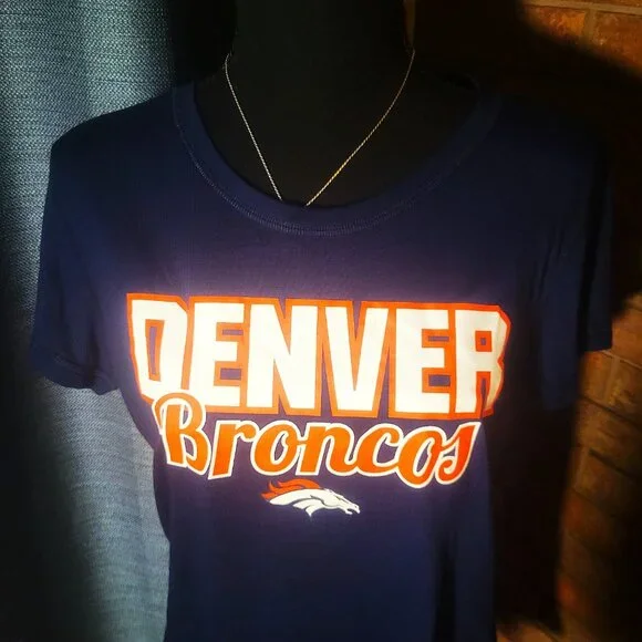 NWOT Denver Broncos Women's Round Neck Short Sleeve T-Shirt - Navy Size L - Picture 2 of 9